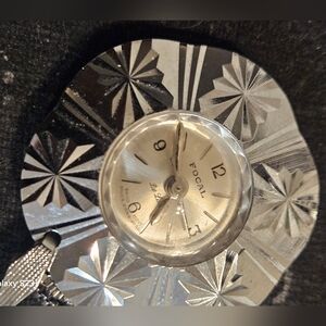 Focal DE luxe Womens Pendant Watch